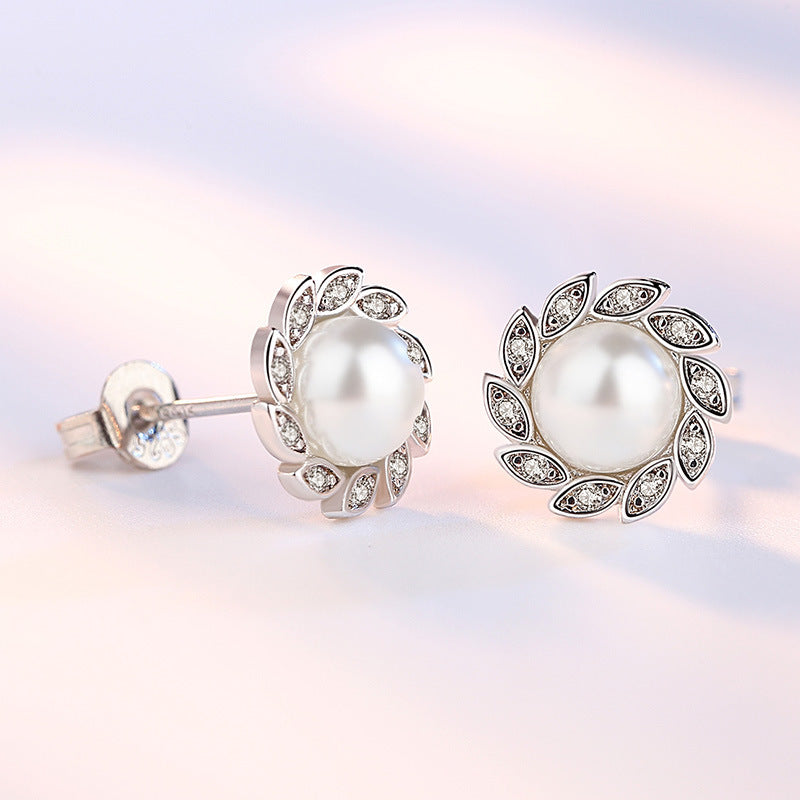 Fashion Fashion Leaf Pearl Stud Earrings