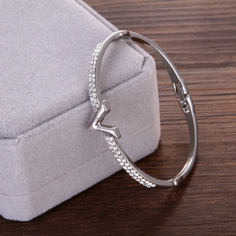 Simple jewelry bracelet