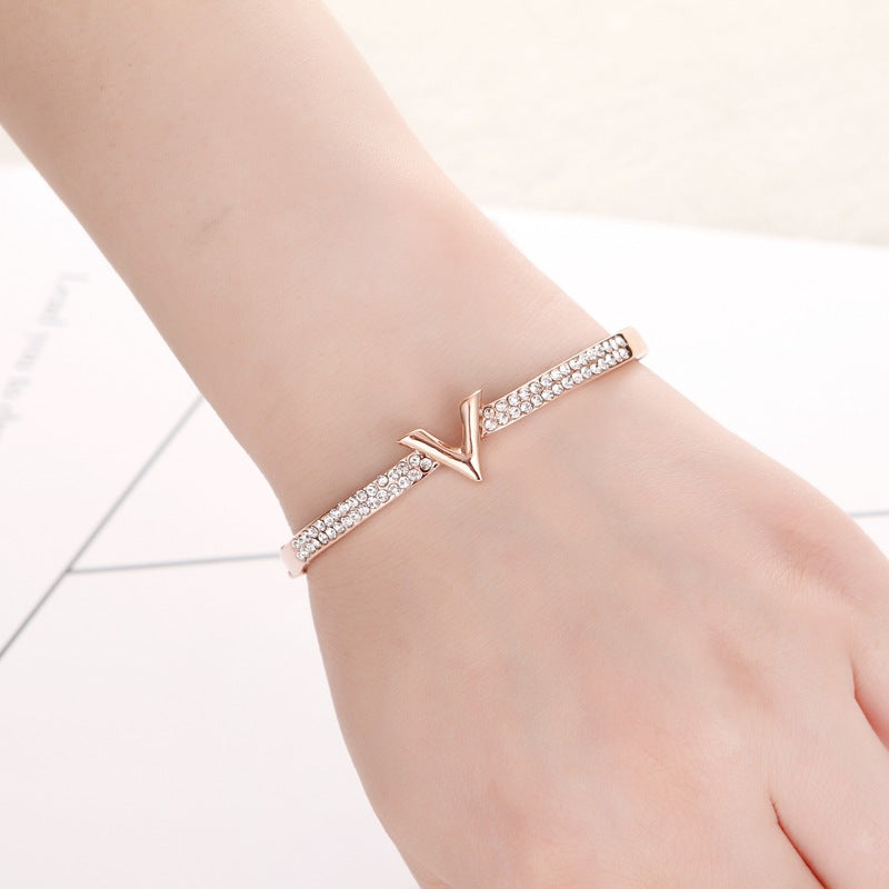 Simple jewelry bracelet