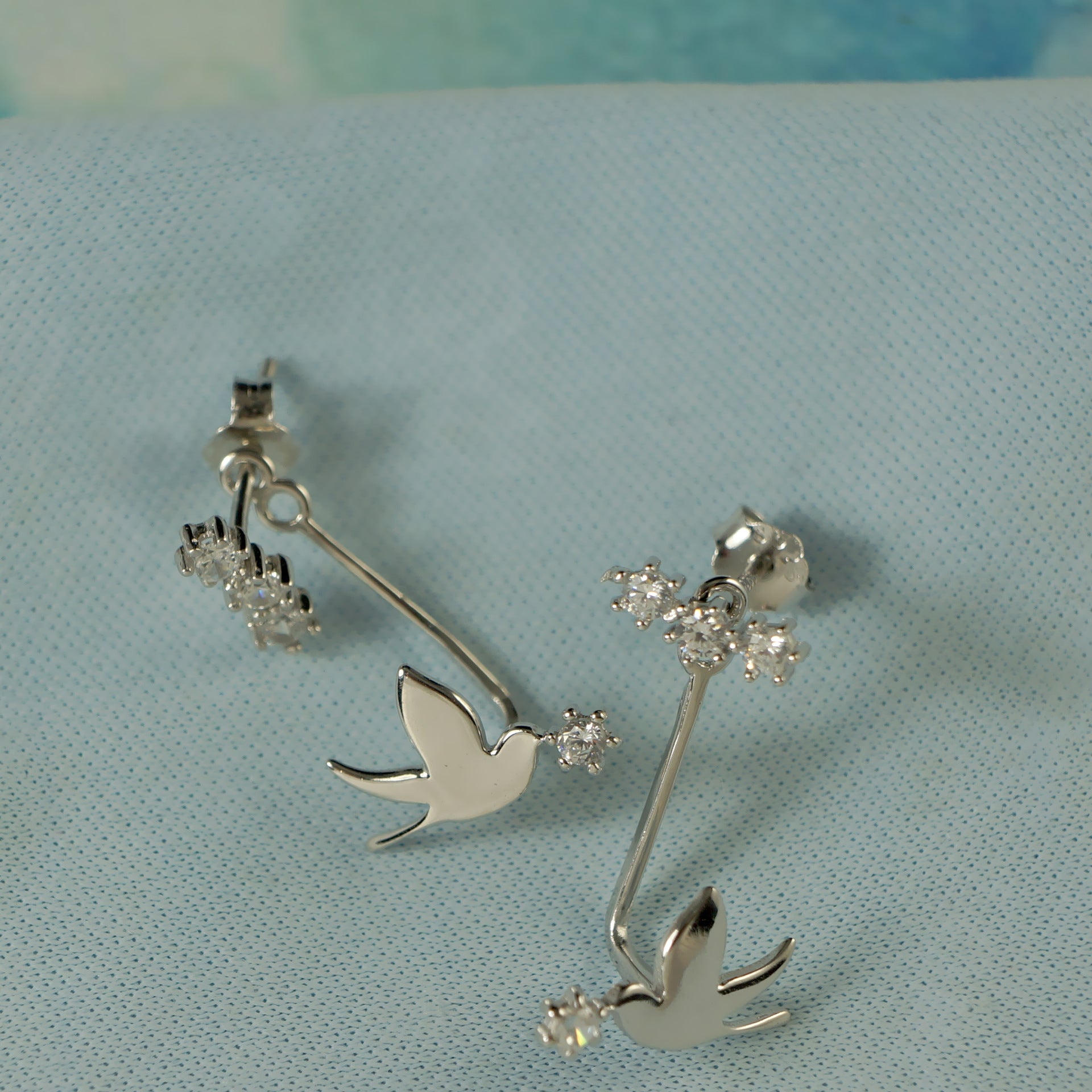 Earing Korea S925 sterling silver row zirconium peace pigeon rear hanging pigeon earrings ladies a pair of earrings